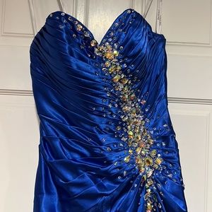 Tony Bowls Le Gala dress. Size 4